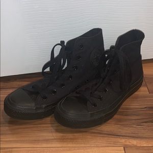 Black converse sneakers